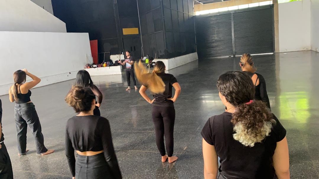 Taller de Actuación "Creando desde el Espíritu" - Imagen 1